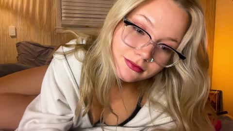 cassie online show from January 8, 4:02 am