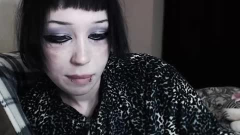 iiiiiiis online show from October 28, 12:44 am