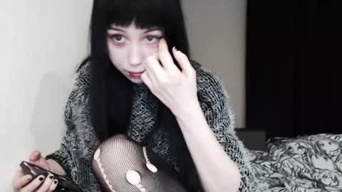 iiiiiiis online show from December 3, 12:31 am