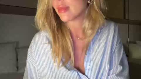 Snapshot of iiivy_ chatting on March 1, 3:53 am Ivy online show from March 1, 3:53 am