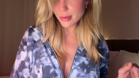 Snapshot of iiivy_ chatting on January 21, 2:22 am Ivy online show from January 21, 2:22 am