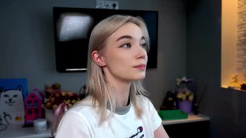 ileanacampbel online show from February 10, 7:47 am