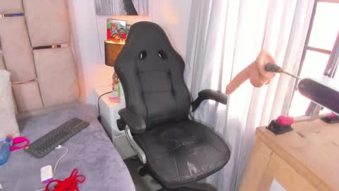 Snapshot of iliy_ chatting on December 29, 5:22 pm ILY   online show from December 29, 5:22 pm