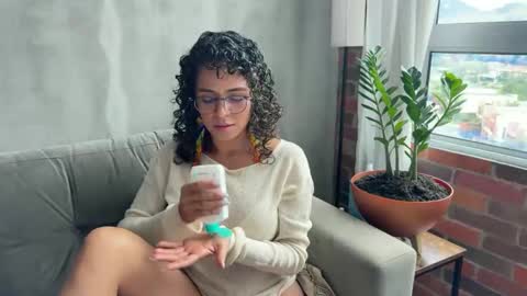 Snapshot of illaroom chatting on February 24, 6:58 pm Kloe online show from February 24, 6:58 pm