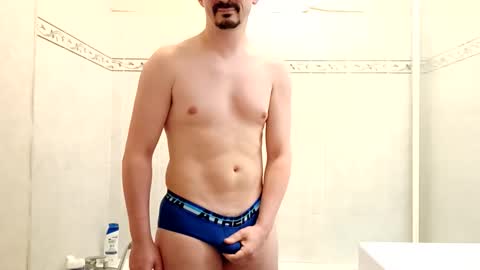 ilovecuteguy79 online show from April 8, 5:10 am