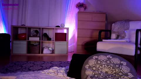 ilucyme online show from February 13, 9:28 pm