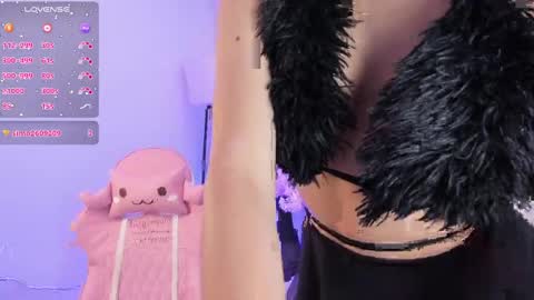 Lilyy  online show from May 28, 1:31 pm