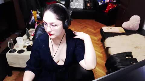 Empress online show from December 21, 6:36 pm