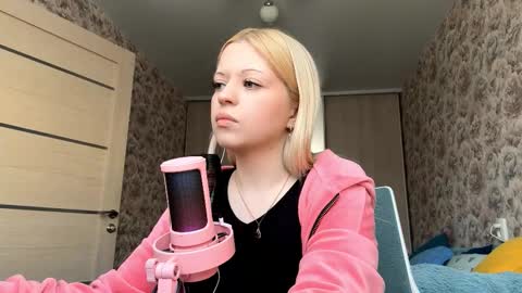 Lola online show from February 18, 11:10 am