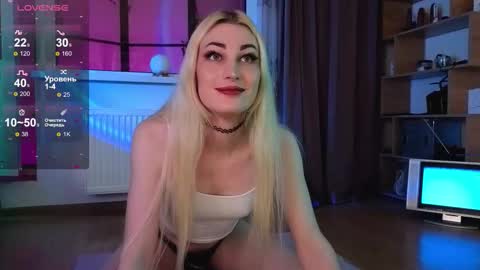 Snapshot of inchcaser chatting on September 10, 10:00 pm  Dina  Help me reach 100 likes  online show from September 10, 10:00 pm