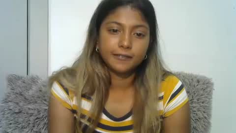 indianqtpie6 online show from May 5, 6:24 pm