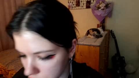 Mia online show from April 21, 2:35 pm