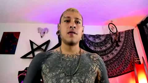 Snapshot of ink_u_buzz chatting on October 1, 7:13 pm Dani online show from October 1, 7:13 pm