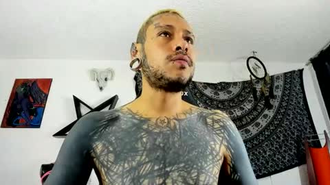 Snapshot of ink_u_buzz chatting on September 26, 7:33 pm Dani online show from September 26, 7:33 pm