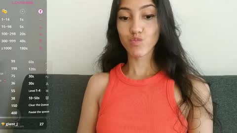 Laroa online show from November 8, 9:29 pm