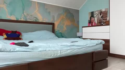 iracherrynow online show from February 8, 11:24 am