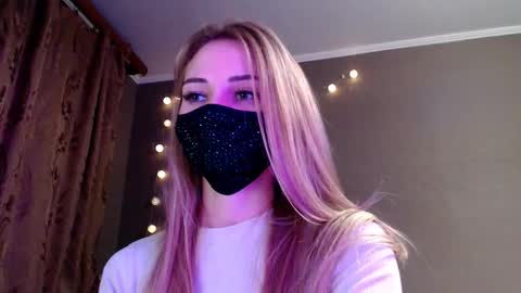 Lily online show from December 17, 3:08 pm