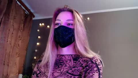 Lily online show from May 12, 4:05 pm