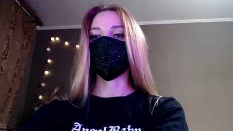 Lily online show from May 9, 5:41 pm