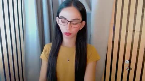 IRISH AND TRIXIE online show from March 21, 3:12 am