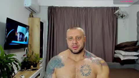 ironhulk22 online show from July 29, 9:09 am