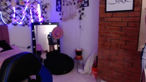 isabela online show from September 11, 4:03 am