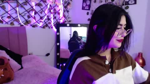 isabela online show from October 10, 3:45 am