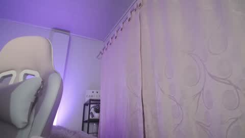 Isabella  online show from December 18, 9:59 am