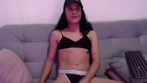 Snapshot of isa_hall chatting on January 11, 10:40 pm Isabella Hall online show from January 11, 10:40 pm