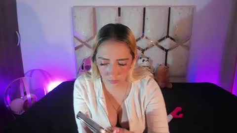 isa_klein online show from July 2, 4:50 am