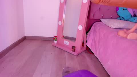 Snapshot of isa_redhair_ chatting on February 7, 7:29 am .... Connection time 900 pm to 500 amRest days Wednesday and Saturday online show from February 7, 7:29 am