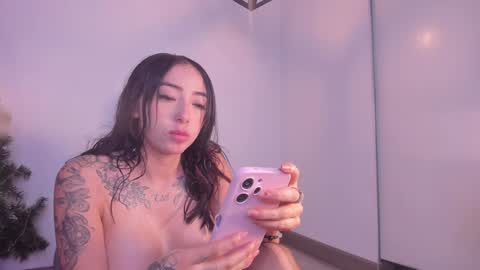 Snapshot of isa_redhair_ chatting on December 30, 9:27 am .... Connection time 900 pm to 500 amRest days Wednesday and Saturday online show from December 30, 9:27 am