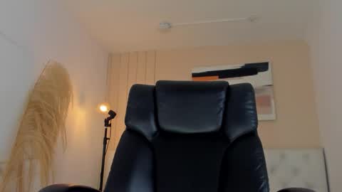 isaac_cryston online show from November 6, 8:34 pm