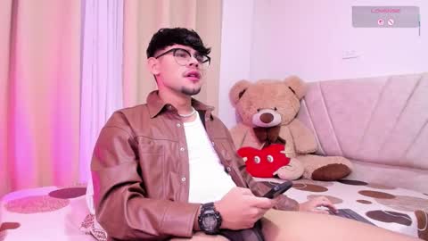 Isaac Saenz. online show from February 5, 12:53 pm