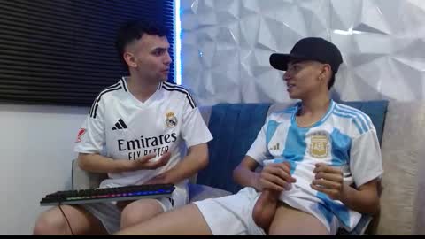 Snapshot of isaac_tan chatting on September 27, 4:10 am Isaac tan online show from September 27, 4:10 am