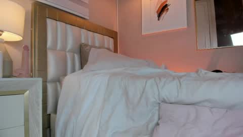 isabela__x online show from May 13, 4:05 pm