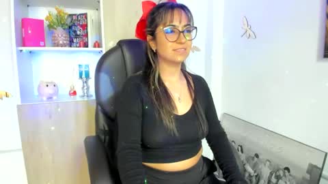 Isabella22 1 online show from February 20, 1:51 pm