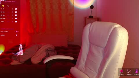 isabella online show from February 8, 7:15 am