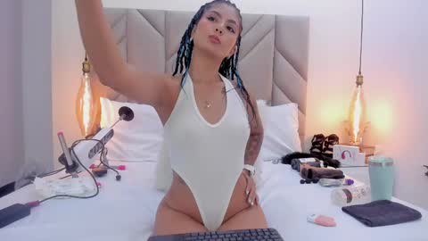 isabellafoox online show from May 6, 3:40 pm