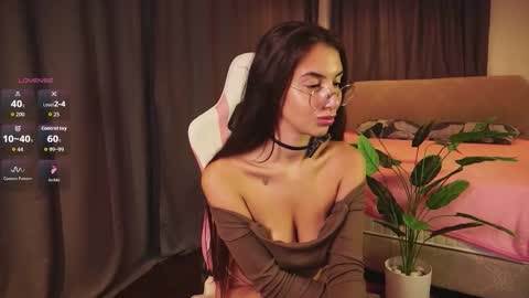 isabella online show from December 5, 7:11 pm