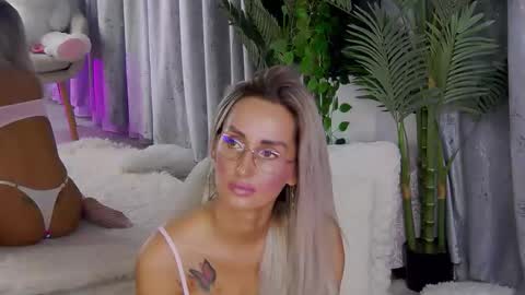 IsabelleEthan online show from March 21, 3:12 am