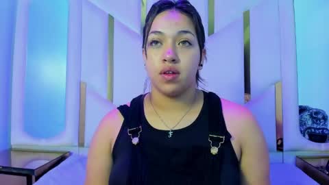 isabellrodriguez18 online show from April 17, 4:04 am