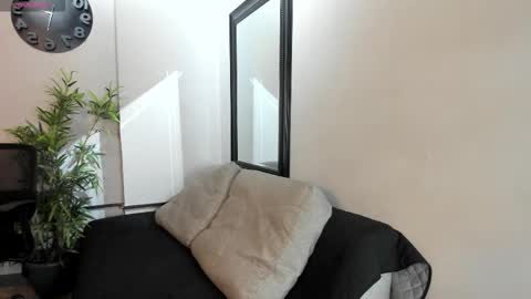 I S A  S AN D E R S  online show from October 5, 8:05 pm