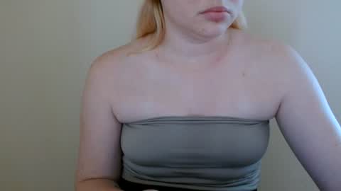 Isla online show from July 16, 11:02 am