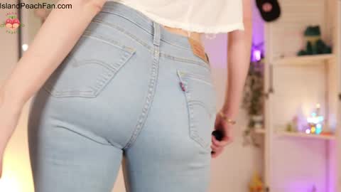 Lou  Peaches online show from February 27, 9:29 pm