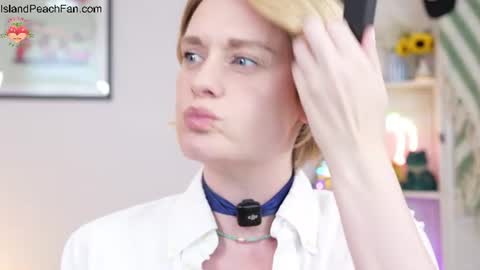 Lou  Peaches online show from July 3, 2:22 pm