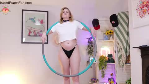 Lou  Peaches online show from June 21, 8:37 pm
