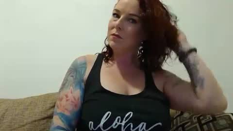 Snapshot of island_serena chatting on October 17, 9:35 am Sexy Serena online show from October 17, 9:35 am