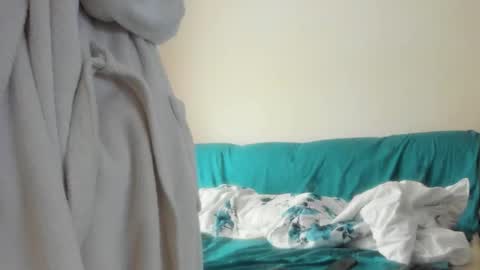 Issabelle online show from September 18, 7:45 am