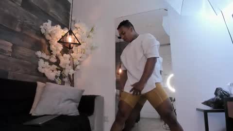 Italo Moore online show from September 18, 12:09 pm